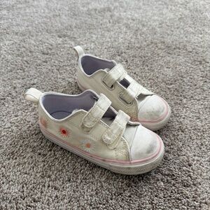 Converse Girl's Embroidered Daisy Sneakers Size 9
